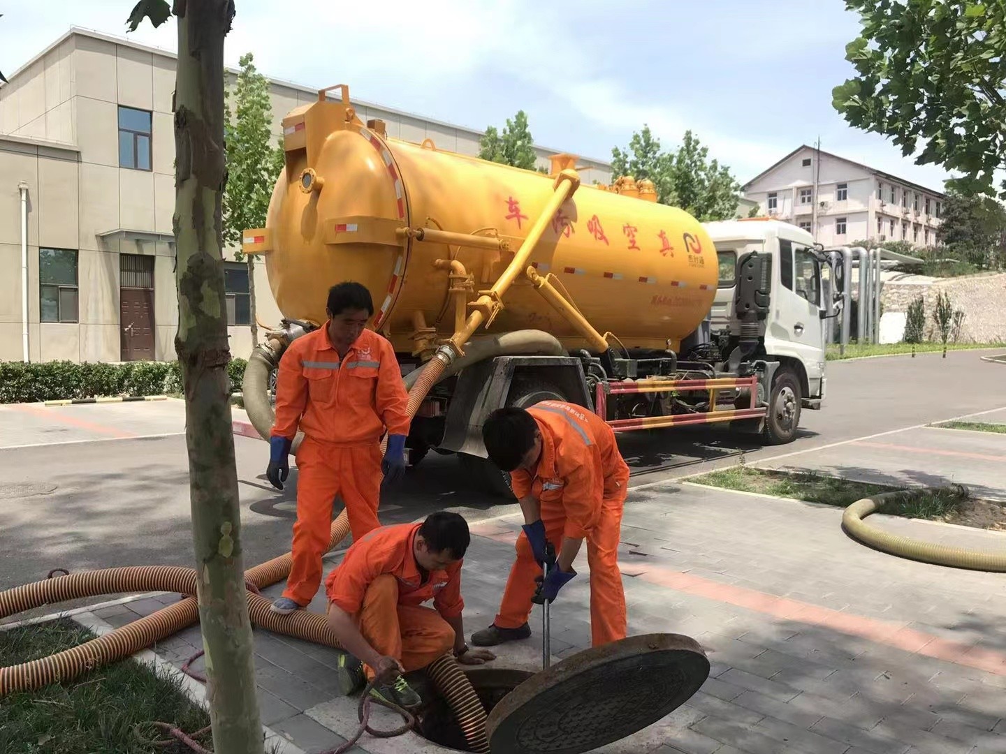 万载化粪池清理与5-8吨吸粪车施工效率分析